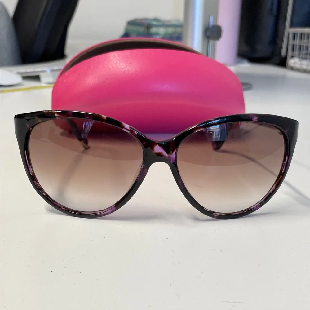 Juicy Couture Black Sunglasses with Pink Case - Picture 2 of 5
